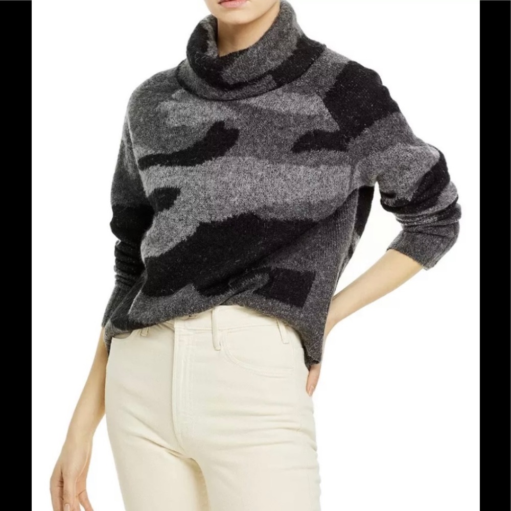 NEW Aqua Bloomingdale’s Women’s Knit Turtleneck Sweater Small Gray Camouflage - Picture 1 of 3